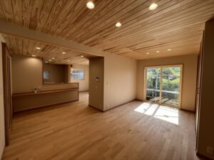 施工例:明るい造作収納のあるダイニング